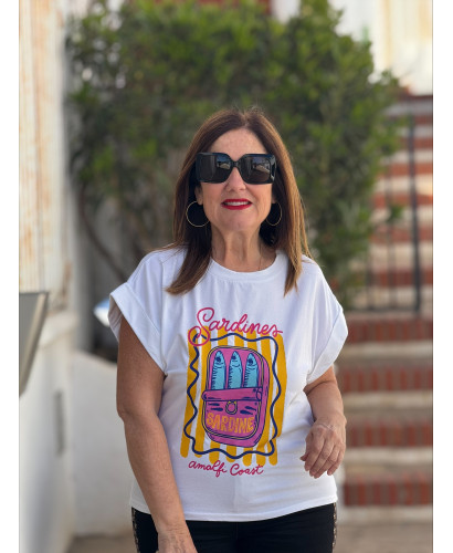 Camiseta blanca con sardinas