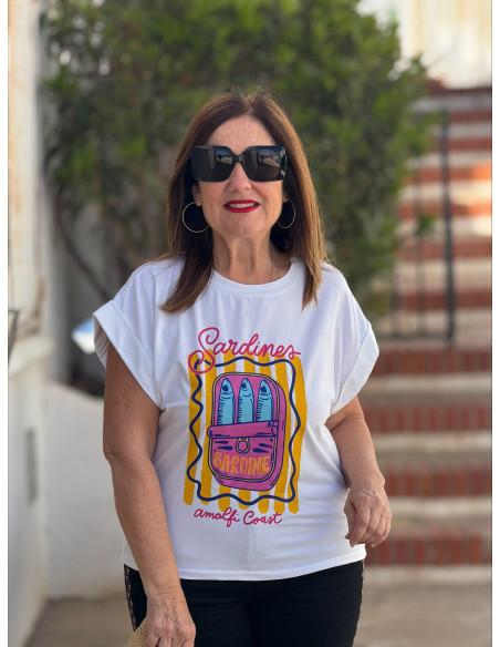 Camiseta blanca con sardinas