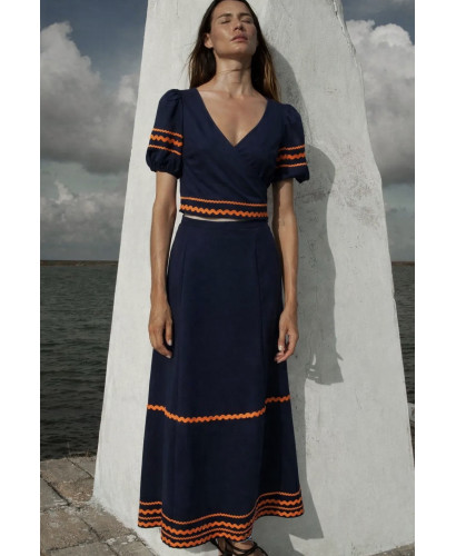 Conjunto de top y falda azul marino con piculina naranja 2
