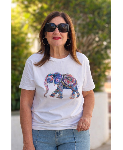 Camiseta blanca con elefante y abalorios