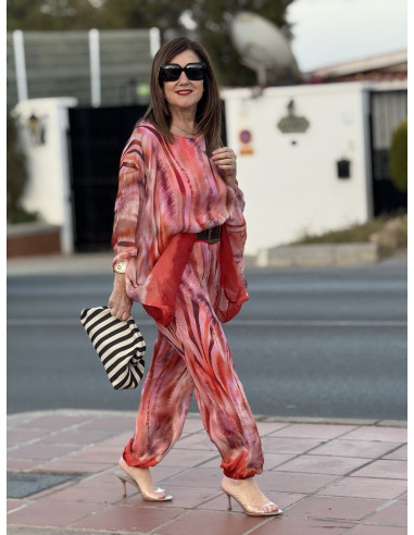 Conjunto fluido de seda estampado