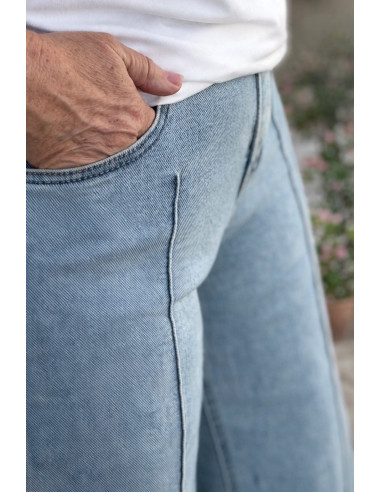 Pantalón vaquero recto de pata ancha elástico