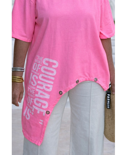 Camiseta asimétrica rosa con detalle de anillas 2