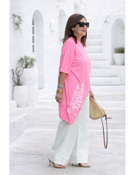 Camiseta asimétrica rosa con detalle de anillas