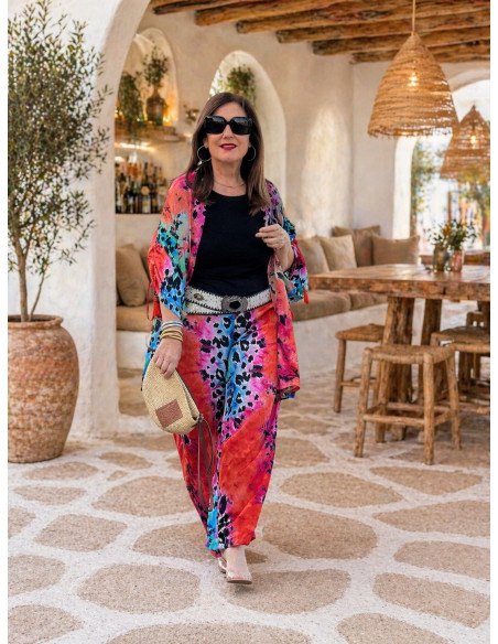 Conjunto kimono y pantalón estampado efecto seda