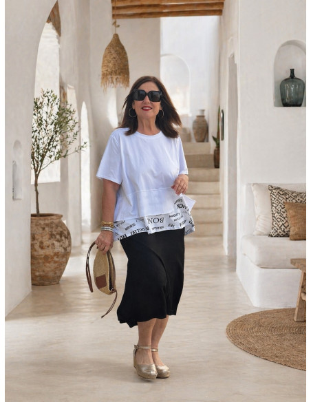 Camiseta blanca detalle letras