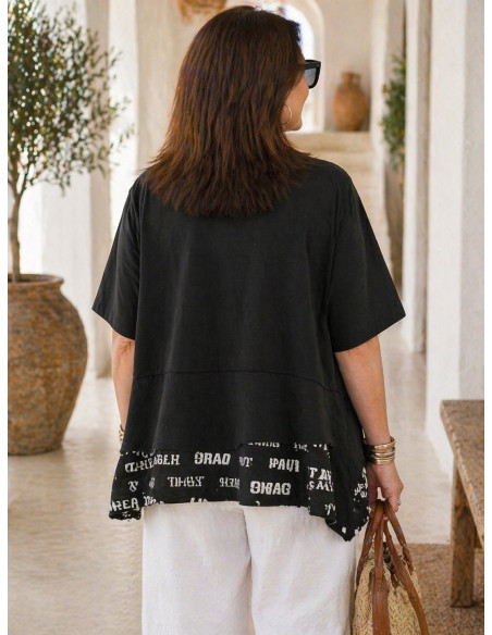 Camiseta negra detalle letras