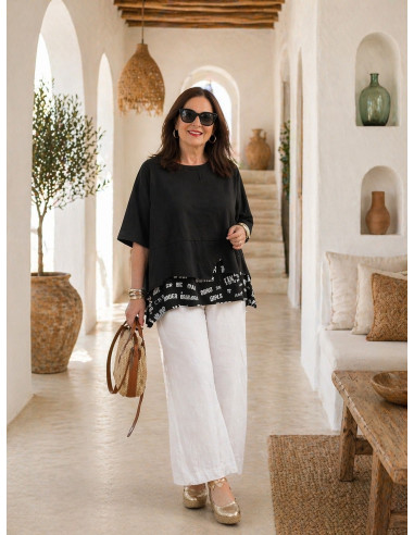 Camiseta negra detalle letras