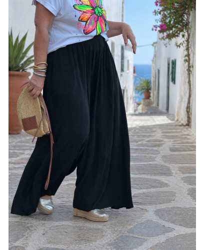 Pantalón negro pata ancha efecto falda