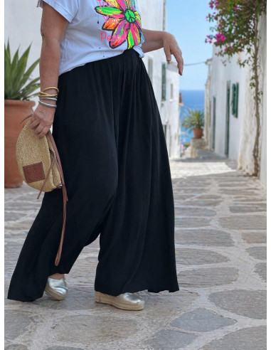 Pantalón negro pata ancha efecto falda