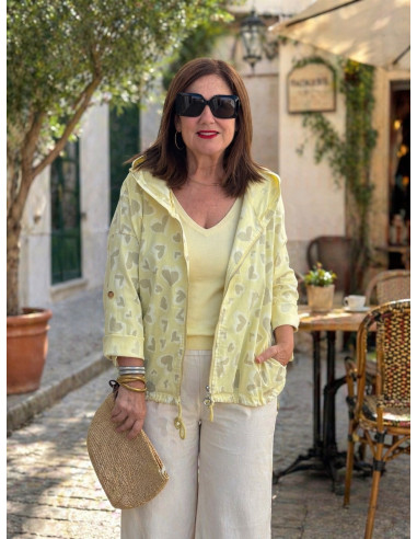 Chaqueta Fina amarilla  con Corazones y Capucha