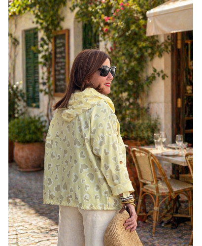 Chaqueta Fina amarilla  con Corazones y Capucha 2