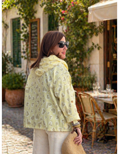 Chaqueta Fina amarilla  con Corazones y Capucha