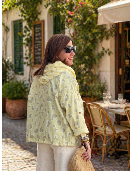 Chaqueta Fina amarilla  con Corazones y Capucha