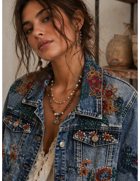 Cazadora vaquera bordada con lentejuelas