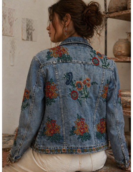 Cazadora vaquera bordada con lentejuelas