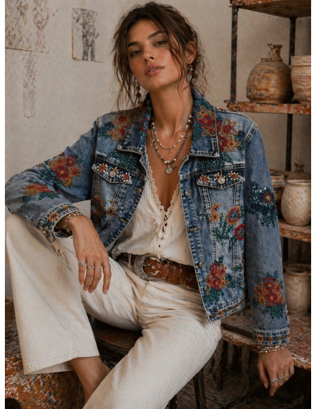 Cazadora vaquera bordada con lentejuelas