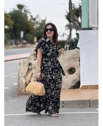 Vestido negro bordado con cuello camisero 2