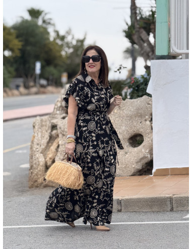 Vestido negro bordado con cuello camisero
