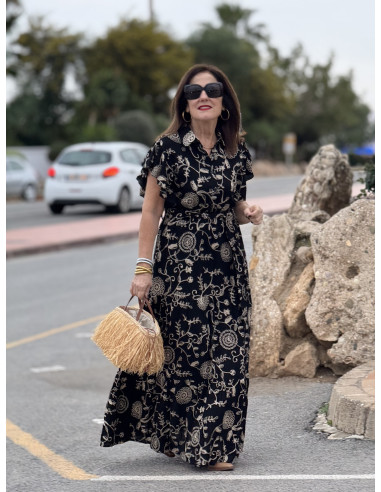 Vestido negro bordado con cuello camisero