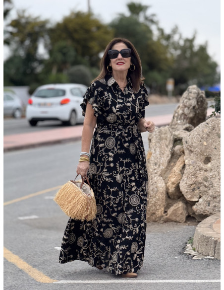 Vestido negro bordado con cuello camisero