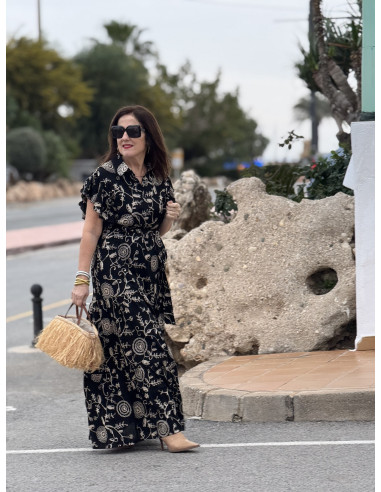 Vestido negro bordado con cuello camisero