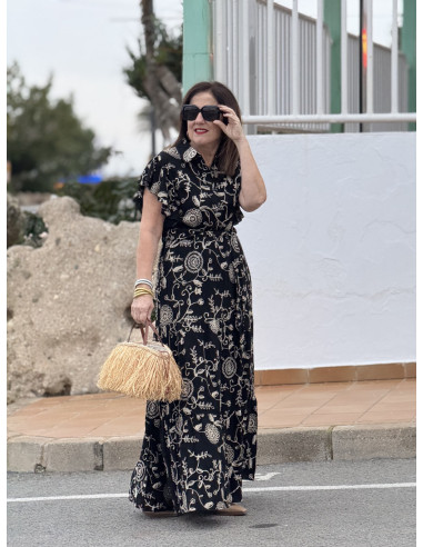 Vestido negro bordado con cuello camisero