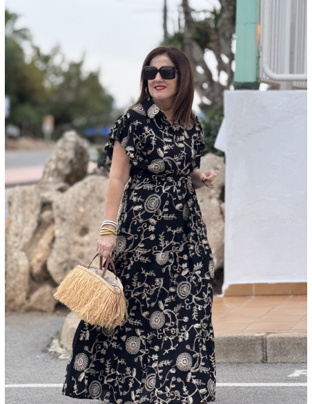 Vestido negro bordado con cuello camisero