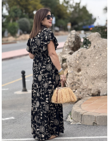 Vestido negro bordado con cuello camisero