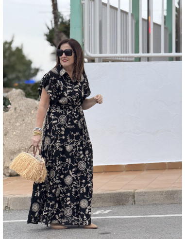 Vestido negro bordado con cuello camisero
