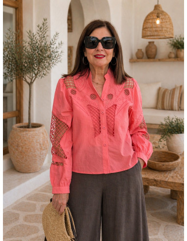 Camisa Coral Bordada con Calados