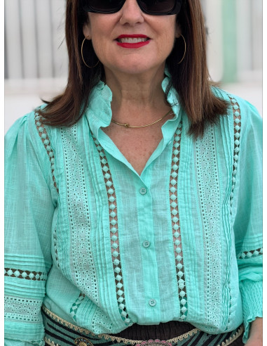 Camisa Aguamarina con Detalles Bordados y...