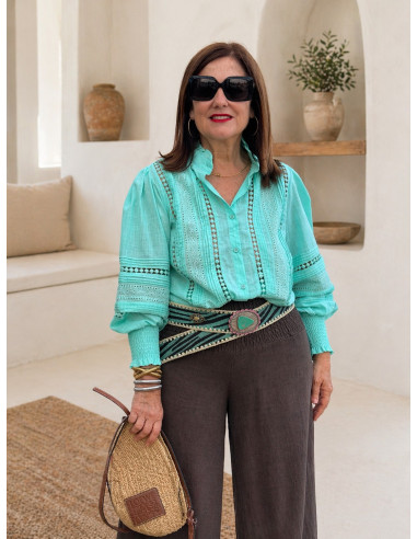Camisa Aguamarina con Detalles Bordados y...