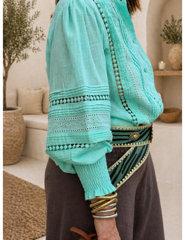 Camisa Aguamarina con Detalles Bordados y...