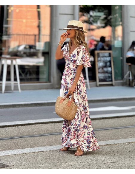 Vestido estampado con escote en pico y cintura fruncida