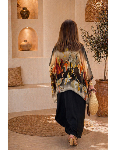 Blusón fluido de seda con estampado.