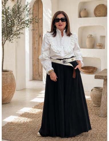 Camisa Blanca con Detalles Bordados y Volantes