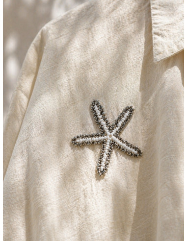 Camisa Tostada con Estrellas de Mar Bordadas