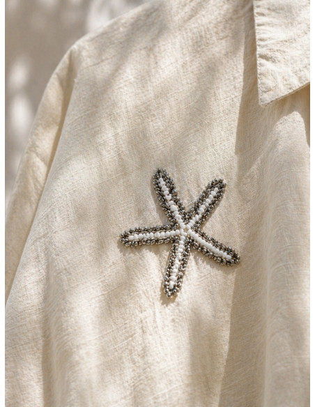 Camisa Tostada con Estrellas de Mar Bordadas