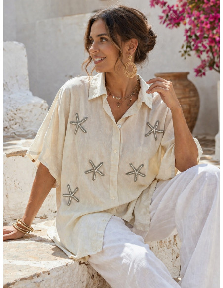 Camisa Tostada con Estrellas de Mar Bordadas