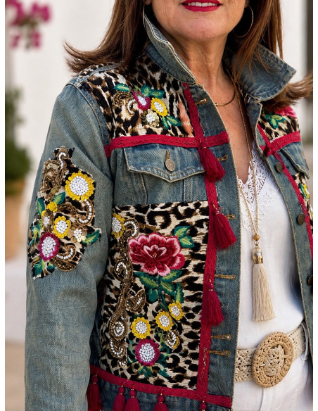 Cazadora Vaquera Bordada con Animal Print y Borlas
