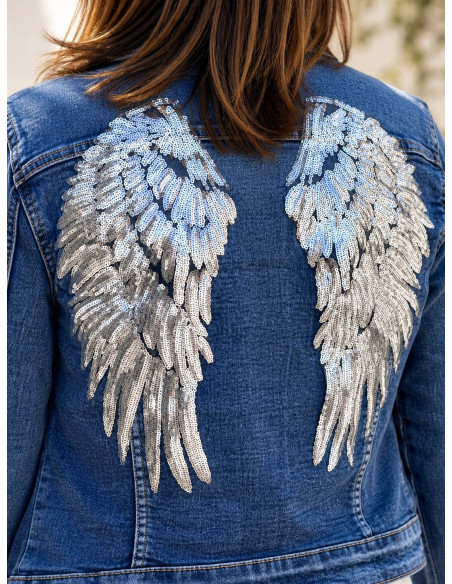 Cazadora Vaquera con Alas de Lentejuelas Plateadas