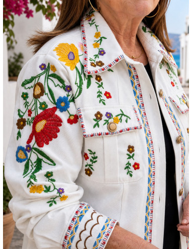 Cazadora Vaquera Blanca Bordada con Cinturón