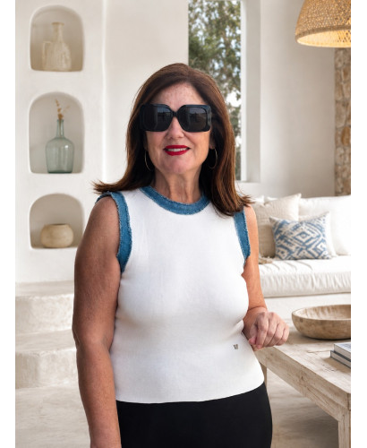 Top halter blanco con detalles denim desflecados