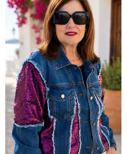 Chaqueta Vaquera con Lentejuelas Rosas y Acabado Desflecado