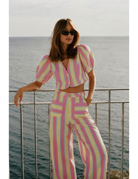 Conjunto de Rayas Amarillo y Rosa con Pantalón de Pata Ancha