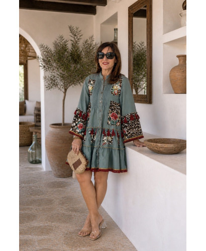 Vestido corto  con animal print, bordados y bolsillos 2