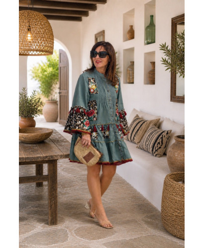 Vestido corto  con animal print, bordados y bolsillos