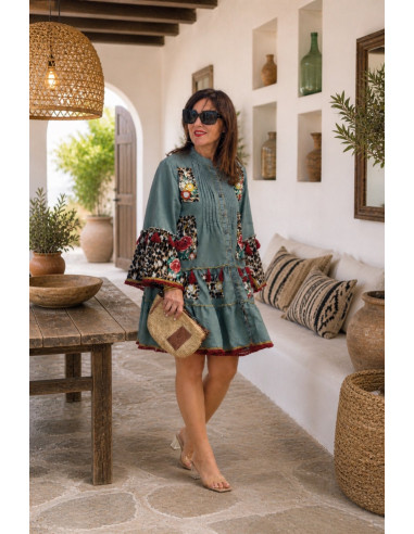 Vestido corto  con animal print, bordados y...