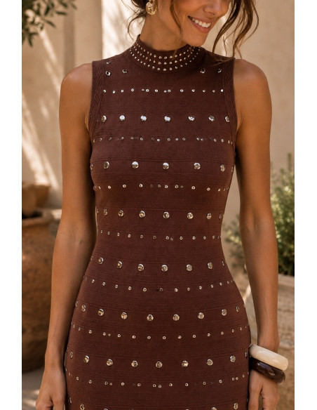 Vestido Largo Marrón con Tachas Plateadas
